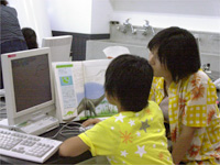 コンピュータ教室「コンピュータで恐竜をかこう」のイメージ