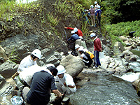 地学指導者実技講座「② 地層の見方、岩石・化石標本採集（野外実習）」のイメージ