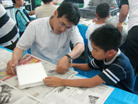 型から静かに取り出します