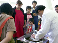 博物館自然教室「化石のペーパーウェイトをつくろう！」のイメージ