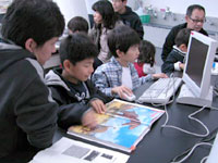 コンピュータ教室「コンピュータで恐竜をかこう！」のイメージ