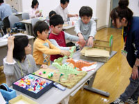 恐竜ふれあい教室「親子で恐竜のペーパークラフトをつくろう！」のイメージ