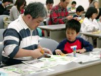 まずは紙からクラフトのパーツを切り取ります