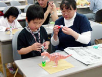 草や木を作って台座をかざります