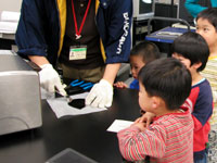 シートをトースターで加熱してちぢめます