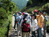 野外観察会「足羽川沿いの地学散策」のイメージ