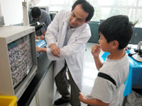 博物館自然教室「南米チリ南部の木材化石を調べよう！」のイメージ