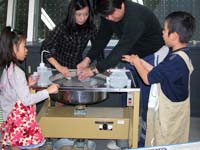 博物館自然教室「化石のペーパーウェイトをつくろう！」のイメージ