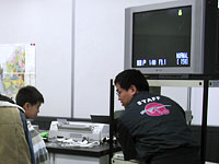 持ってきた石を薄片にして観察します