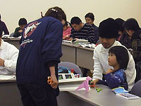 恐竜ふれあい教室「親子で恐竜折り紙のジオラマをつくろう！」のイメージ