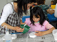 化石の「かた」に石こうをながしこんで…