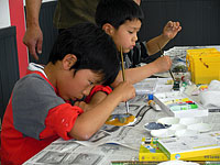 いきている時の姿を想像して色をぬります