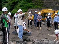 地学指導者実技講座「野外実習：恐竜化石発掘現場での地層観察と発掘体験2回目」のイメージ