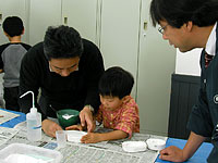 恐竜ふれあい教室「親子で化石のレプリカをつくろう！」のイメージ