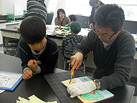 パズルになるよう切ります。