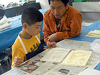 博物館自然教室「恐竜の歯のレプリカプレートを作ろう！」のイメージ