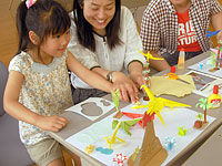 恐竜ふれあい教室「親子で恐竜折り紙のジオラマをつくろう！」のイメージ