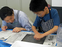 博物館自然教室「化石のペーパーウェイトをつくろう！」のイメージ