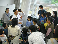 岩石の磨き方を説明しています。