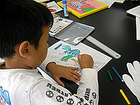 パズルのもとの絵にぬり絵をします