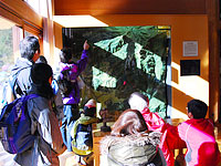 自然保護センターにある地形模型の説明