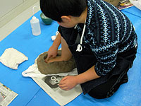 博物館自然教室「自分の足型をつくってみよう」のイメージ