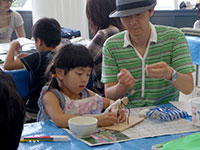 骨組みに粘土をつけて復元していきます。