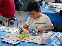 恐竜に色をぬって復元完成です。