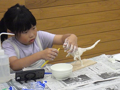 子ども工作教室「親子で恐竜模型をつくろう！」のイメージ