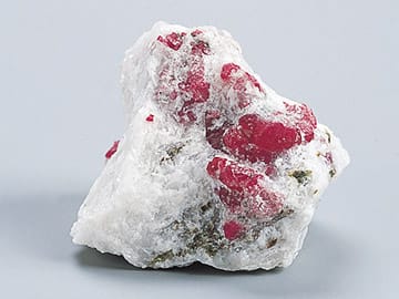 ルビー（コランダム）原石