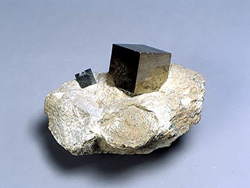 黄鉄鉱 巨晶