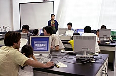 コンピュータ教室「恐竜シールをつくろう」のイメージ