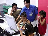 コンピュータ教室「恐竜をかこう」のイメージ