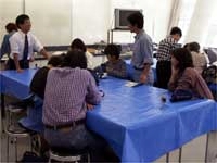 先生から説明を受けます