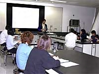 授業などで博物館をどう利用すると良いか学びます