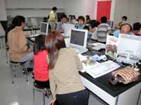 コンピュータ教室「コンピュータで恐竜をかこう」のイメージ