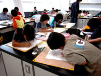 こども自然教室「恐竜の復元画をかこう」のイメージ