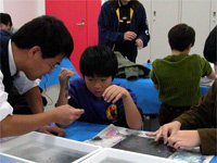 石をみがいて、薄くしていきます