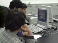 親子でいっしょにコンピュータに挑戦です。