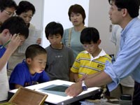 偏光板を使って偏光顕微鏡の解説