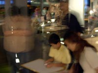 展示室で実際の骨格をスケッチします