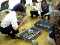 実際に川原で採集した石で説明