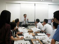 鉱物資料を観察する際の要点を説明