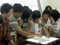 偏光板の性質による鉱物の見え方を確認