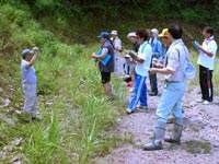 地学指導者実技講座「野外実習：経ヶ岳火山噴出物の観察」のイメージ