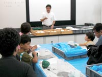 恐竜ふれあい教室「親子で恐竜化石レプリカづくり」のイメージ