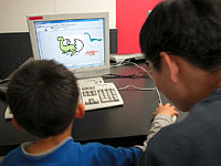 恐竜の絵を使ってシールをつくろう