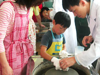 恐竜ふれあい教室「親子で化石のペーパーウェイトを作ろう」のイメージ