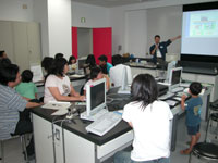 かいてもらった絵を大きくうつしだしました。