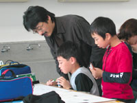 スケッチを元に恐竜がいた世界を考えます